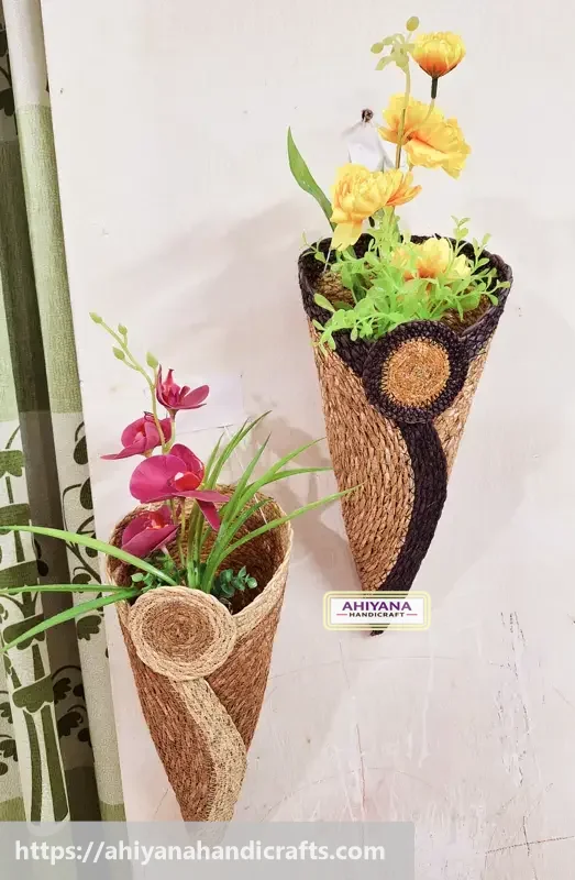Ahiyana Handmade Natural Seagrass V-Shape Wall Hanging Flower Basket and Plant Holder