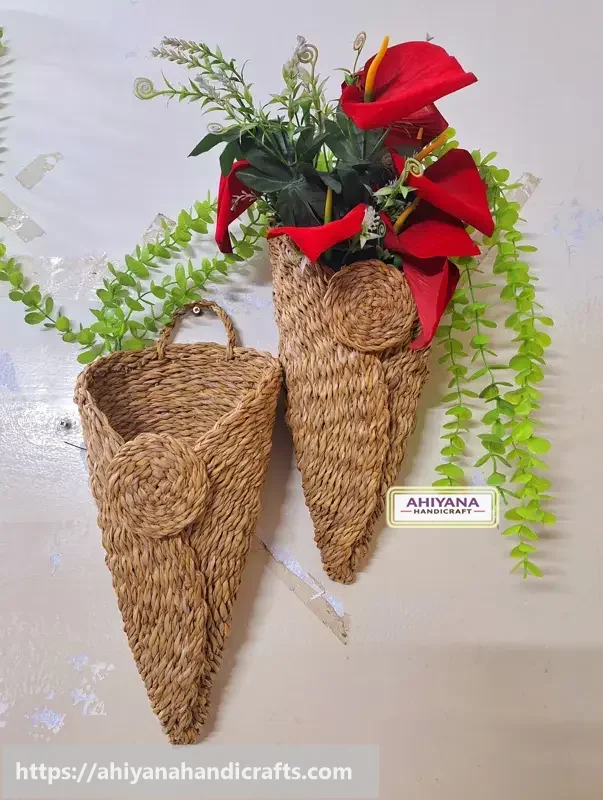 Ahiyana Handmade Natural Seagrass V-Shape Wall Hanging Flower Basket and Plant Holder
