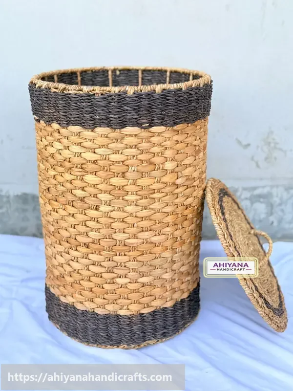 Ahiyana Premium Round natural Seagrass Laundry Basket with Lid - Thumbnail Image