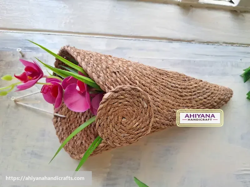 Ahiyana Handmade Natural Seagrass V-Shape Wall Hanging Flower Basket and Plant Holder - Thumbnail Image