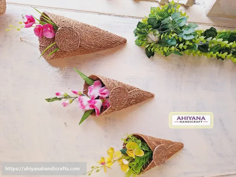 Ahiyana Handmade Natural Seagrass V-Shape Wall Hanging Flower Basket and Plant Holder